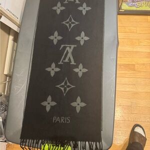 Louis Vuitton Black and Gray Scarf